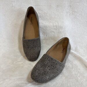 Baretraps Suede Women's Slip-On Shoes‎ - Gray - Size 7.5 - EUC Flats